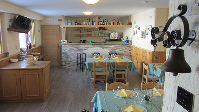 Abendessen in der Familie in der Taverne von Baita Cusini Livigno